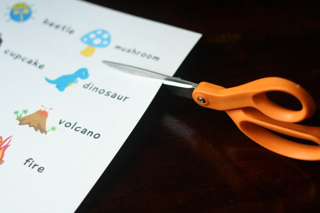 Hands-on way to practice breaking words into syllables. Includes a free printable! {Playdough to Plato}