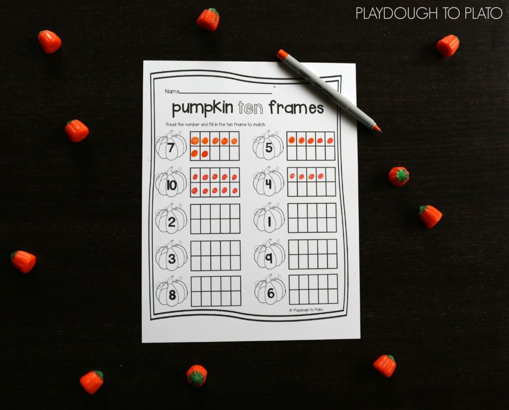 I love these pumpkin ten frames! Such a fun preschool math activity for fall!