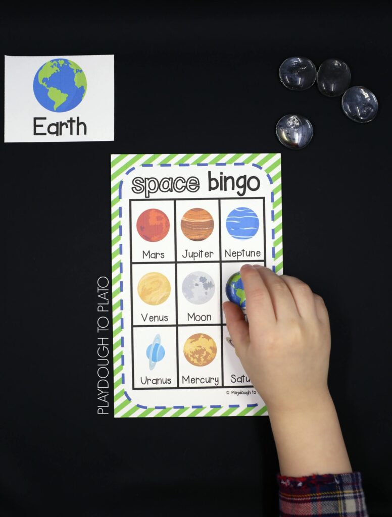 Fun space activity for kids! Play a round of FREE Space Bingo. Perfect for an outer space unit or science activity.