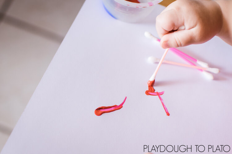 Super simple art activity without paintbrushes: Toddler Process Art with Q-Tips!